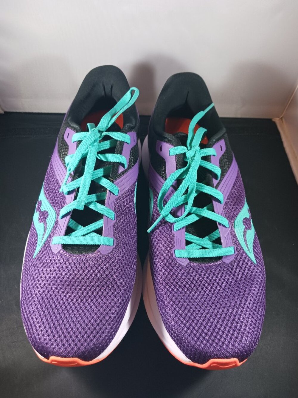 Saucony Women's Axon Road Running Sneaker Shoes size 11M